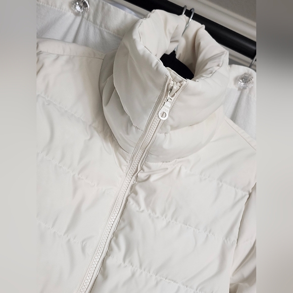 Uniqlo White Puffer Coat. Size Small. - Picture 2 of 10
